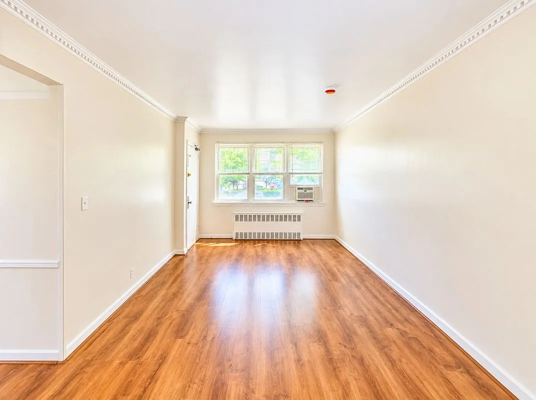 3 bed, 1.5 bath, 1152 sqft, $3,300 — Photo 3