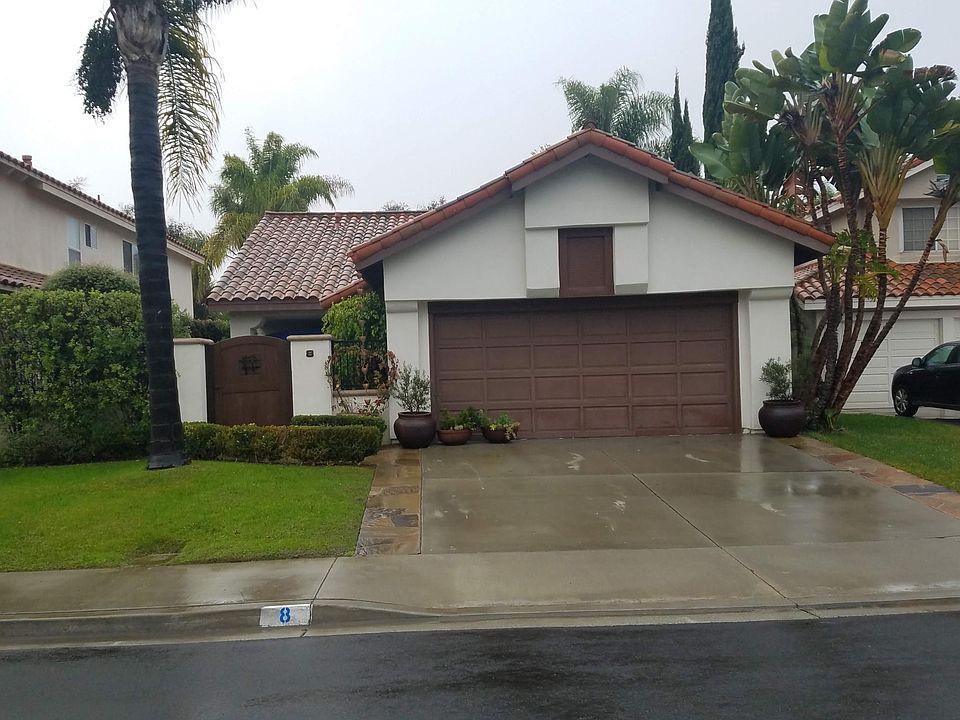 Single Family, 1 story home on cul-de-sac with private, gated courtyard.