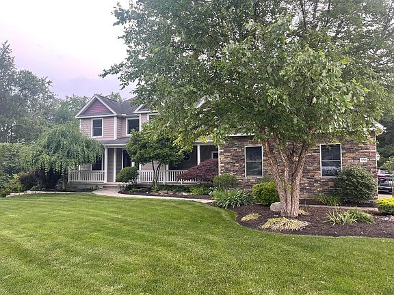 2nd image of 351 Laurel Oaks Ln