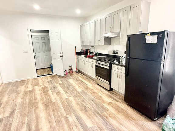 2nd image of 821 Strong Street