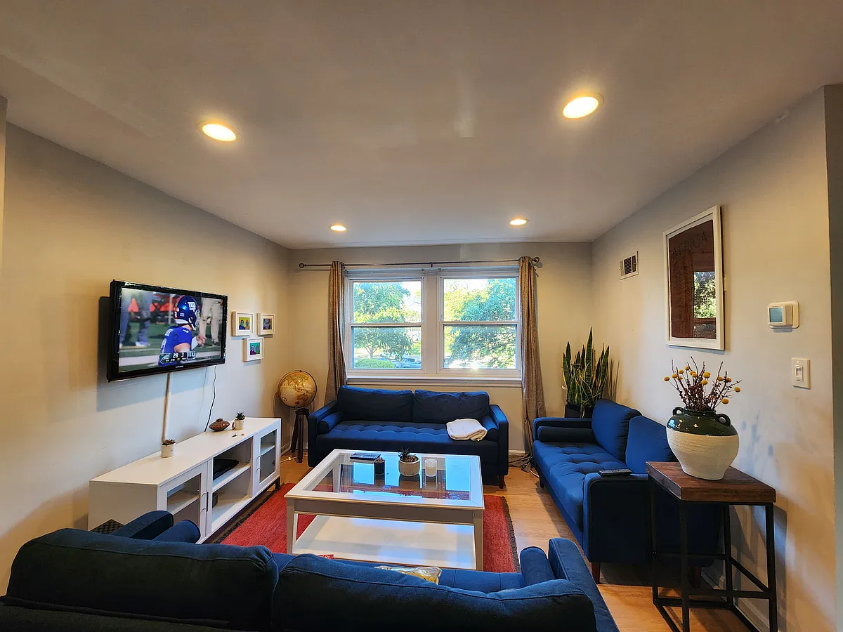 Building Photo - 1627 Massachusetts Ave SE #101