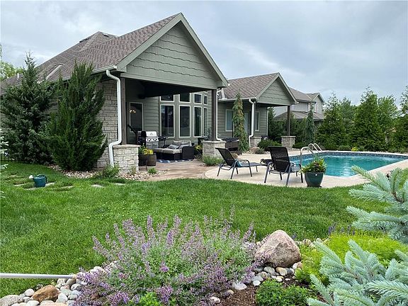 2nd image of 1604 NE Shadow Valley Dr