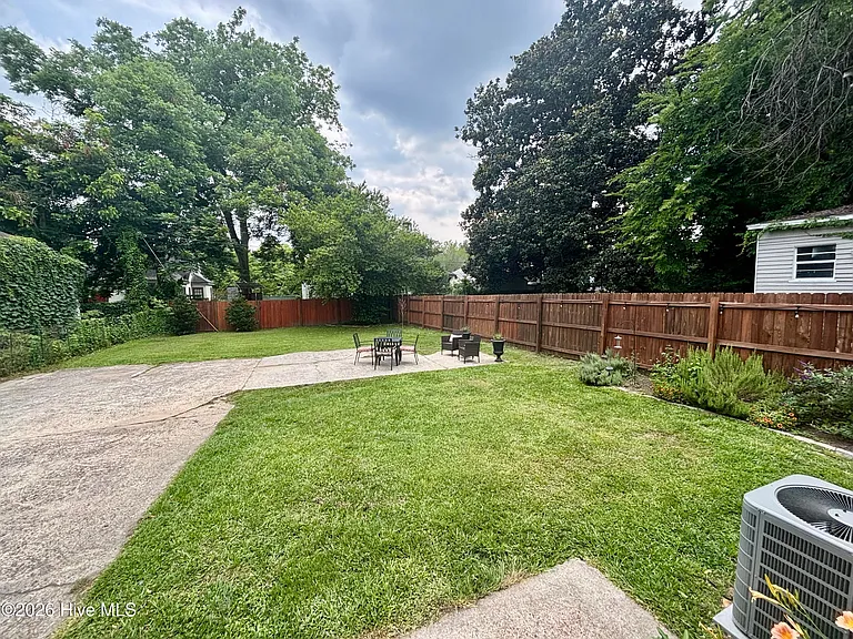 204 Ellis St — Photo 11