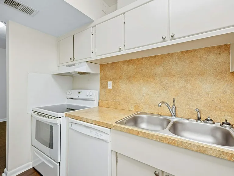 302 E Georgia St — Photo 21