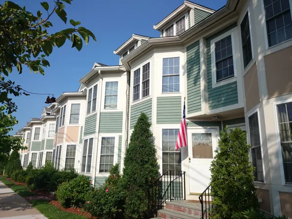 5269 Washington St Unit D, West Roxbury, MA 02132
