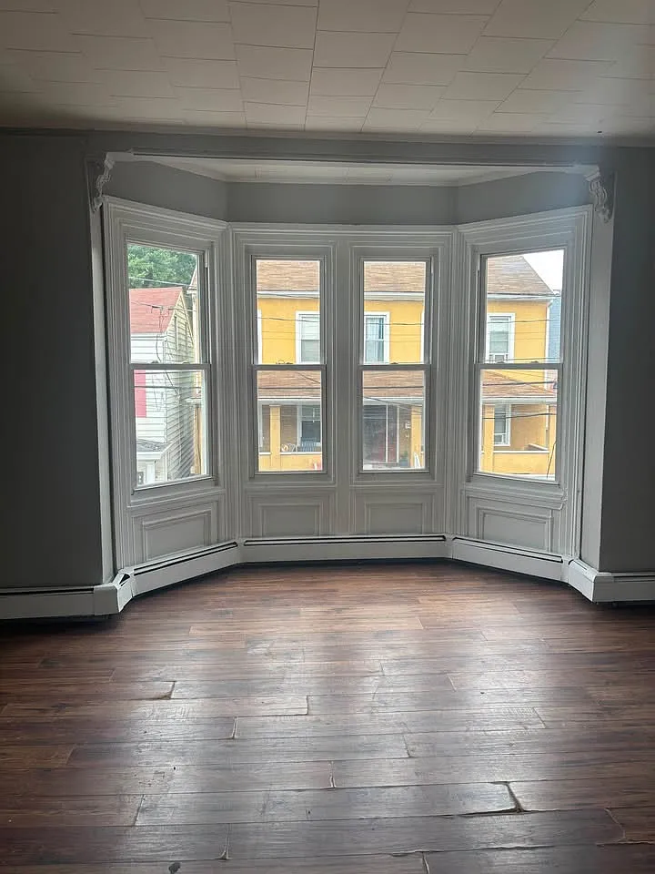 3 bed, $2,800 — Photo 2