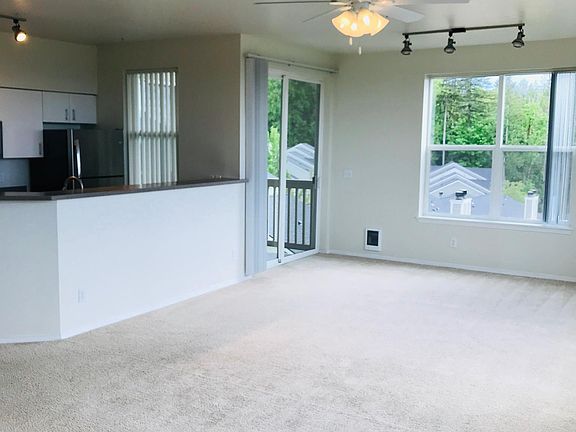 5th image of 1606 16th Ave NE #J-402