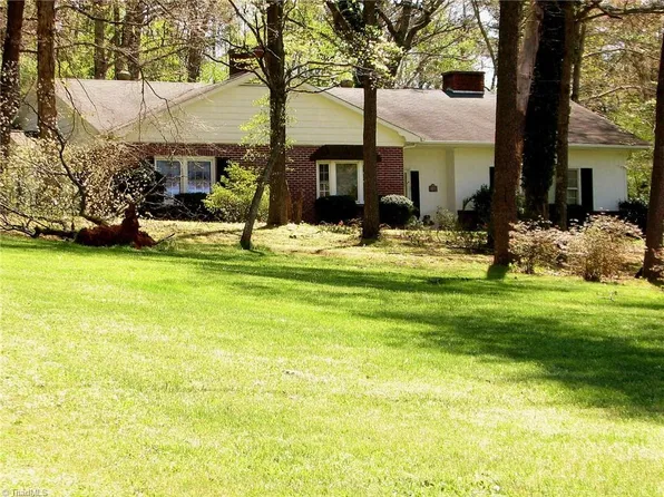 3680 Lakeview Dr, Pfafftown, NC 27040