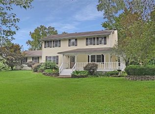 7 Edgewood Ln, Belleville, IL 62223