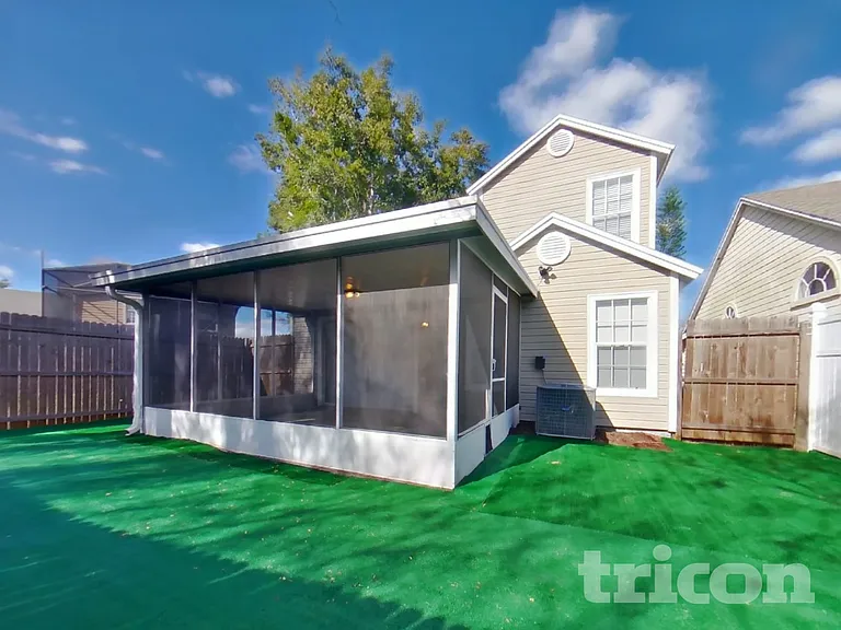 1627 Chatham Cir — Photo 15
