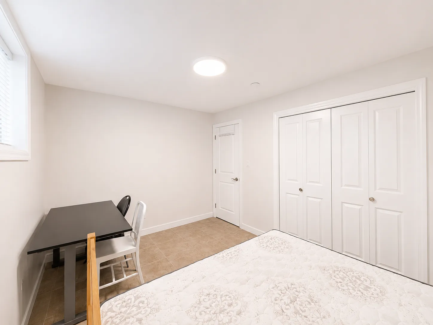 3 bed, 750 sqft, $2,100 — Photo 3