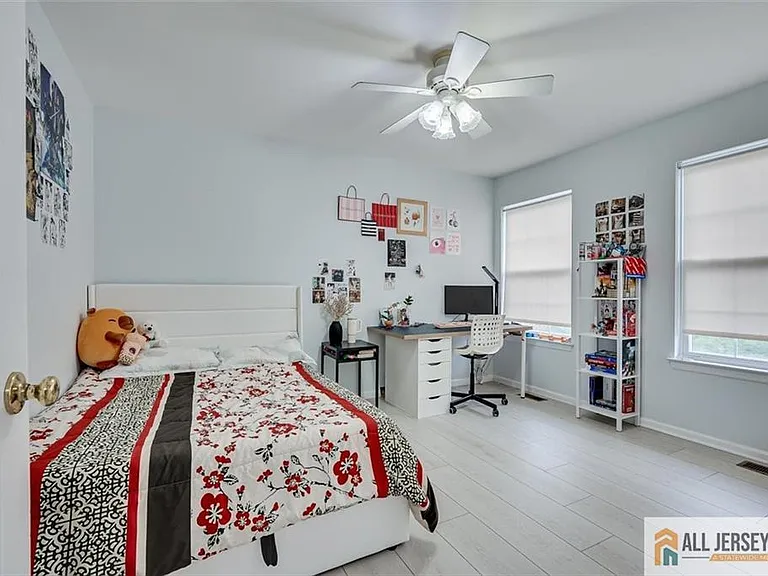7 Stanford Dr — Photo 27