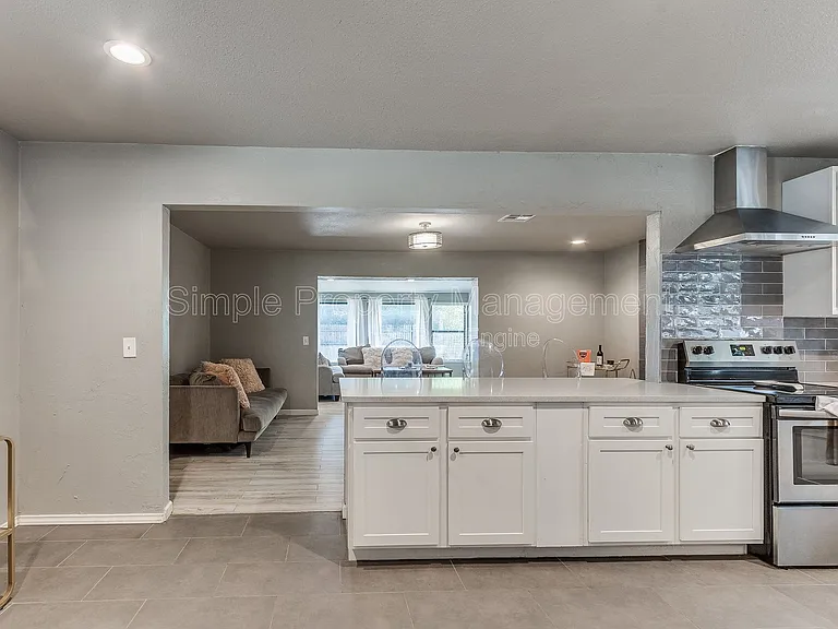 4136 NW 61st Ter — Photo 20