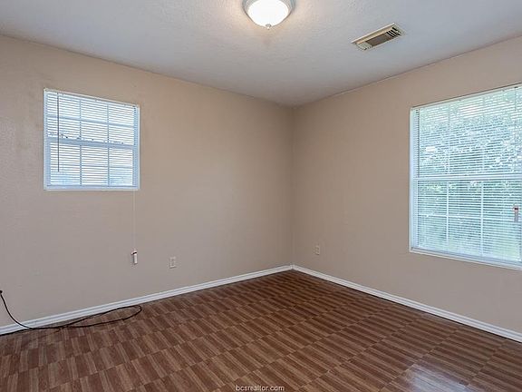 3rd image of 5925 County Road 249