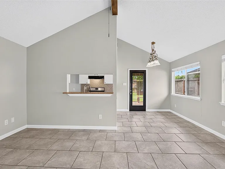 3922 Pintan Ln — Photo 6