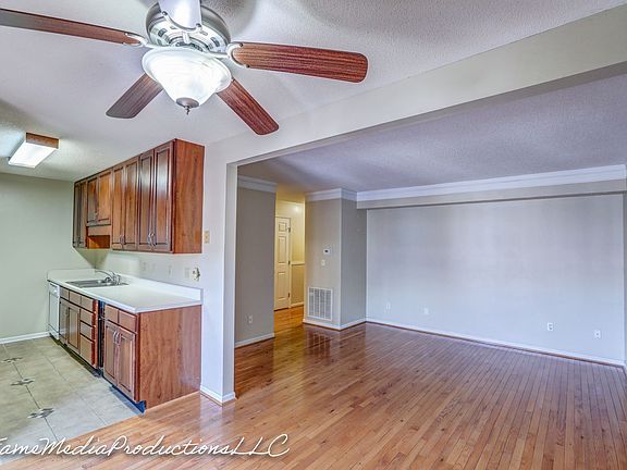 5th image of 803 Cambridgeshire Ct