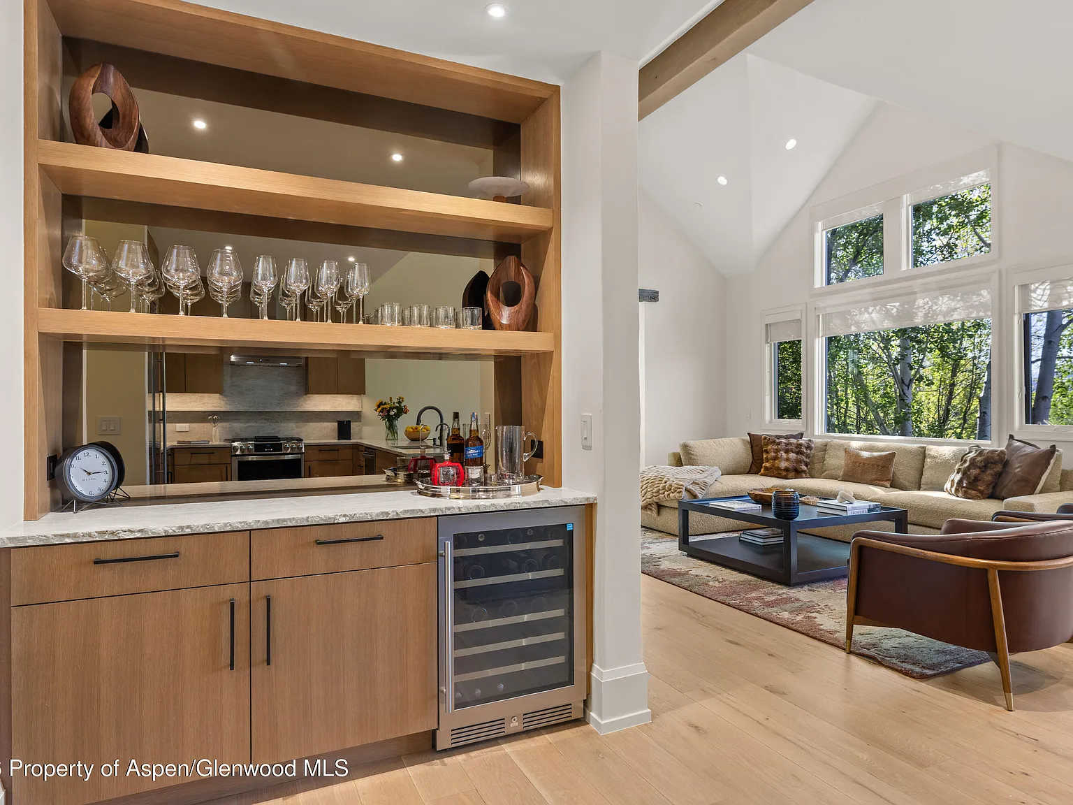 2 bed, 2.5 bath, 2275 sqft, $9,500 — Photo 3