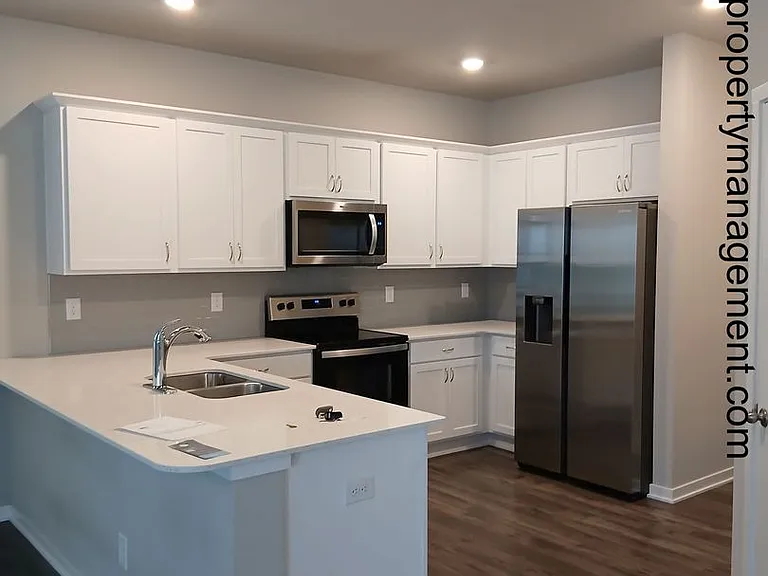 2404 SW Plaza Pkwy — Photo 6