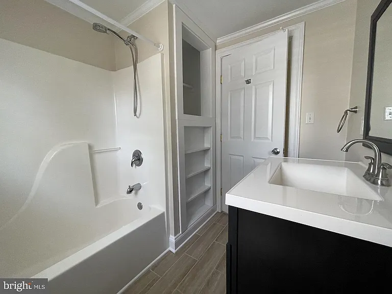 206 Willis Ave — Photo 12
