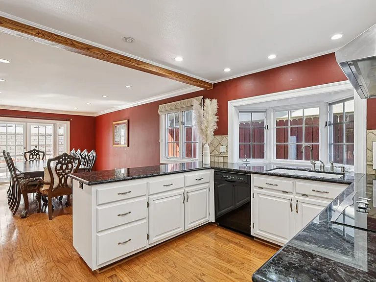 4182 Silliman Dr — Photo 11