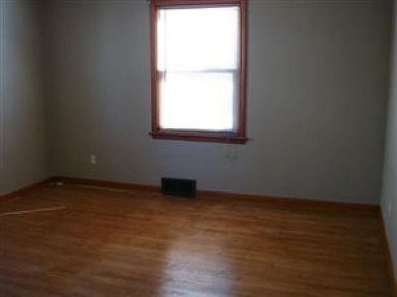 4th image of 216 Eastland Ave SE