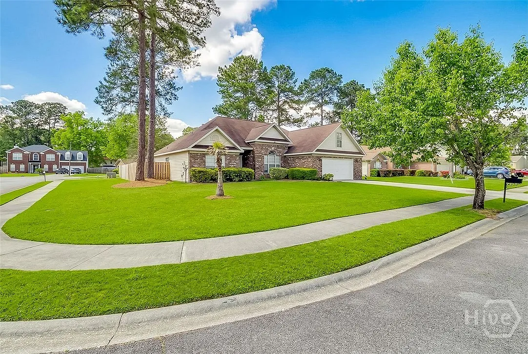 3 bed, 2.0 bath, 2662 sqft, $3,000 — Photo 3