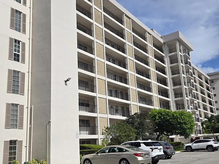 3300 N Palm Aire Dr #109 — Photo 27