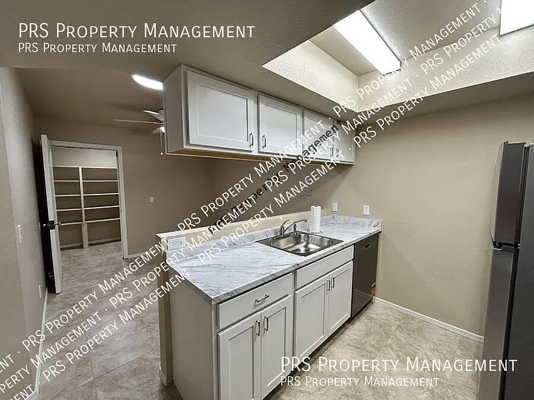 551 S Lesueur #1 — Photo 10