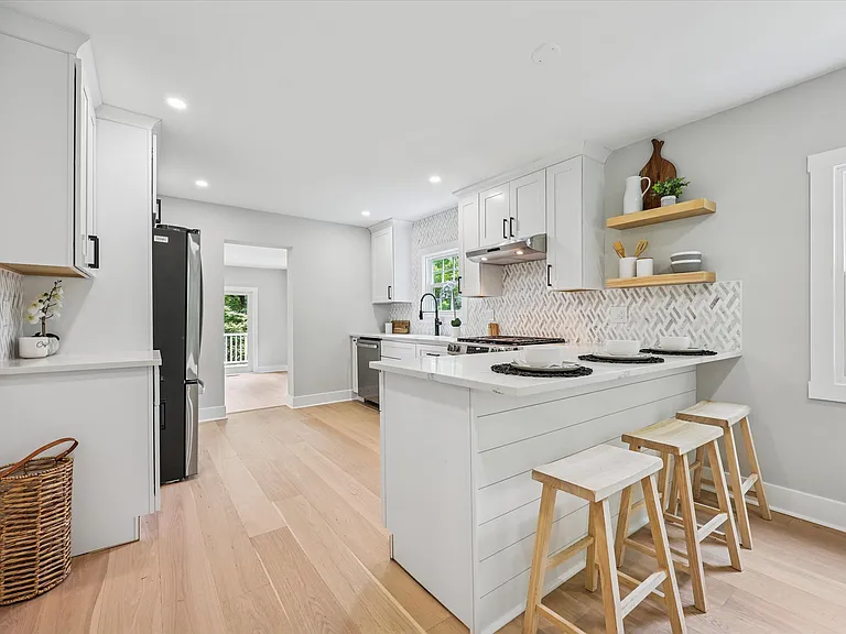 218 Biddulph Rd — Photo 17