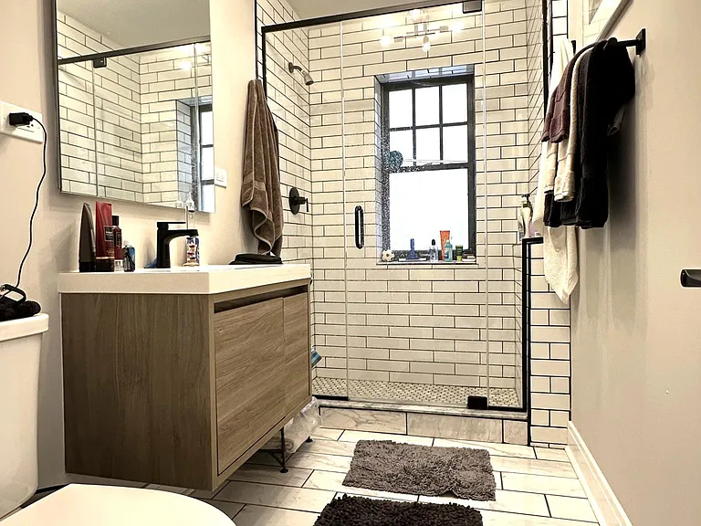 1354 W Carmen Ave #1F — Photo 25