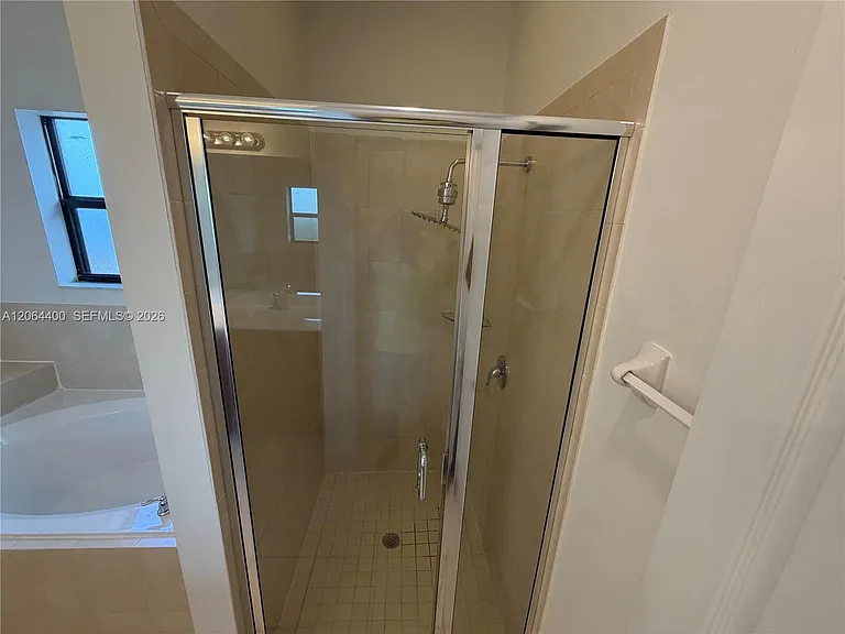 737 SE 37th Pl — Photo 31