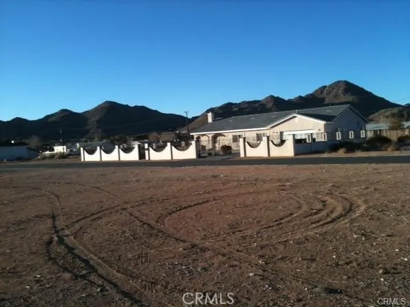 15542 Kiamichi Rd, Apple Valley, CA 92307