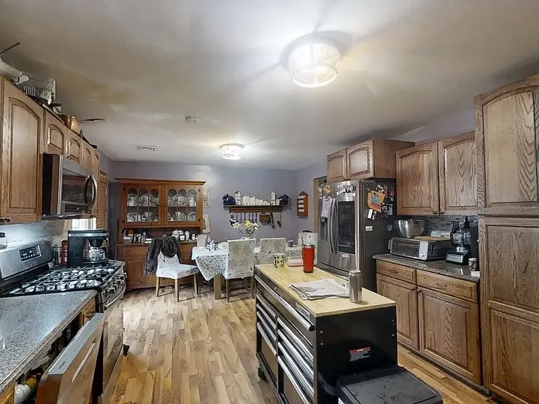 2308 Slayback St — Photo 3