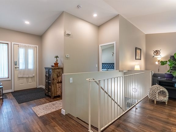 3rd image of 356 Daladon Pl