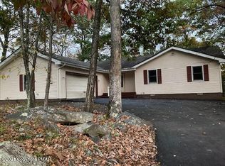 248 Saunders Dr, Bushkill, PA 18324