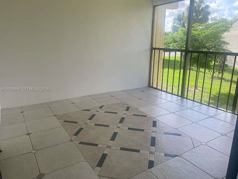 220 Lakeview Dr #203 — Photo 3
