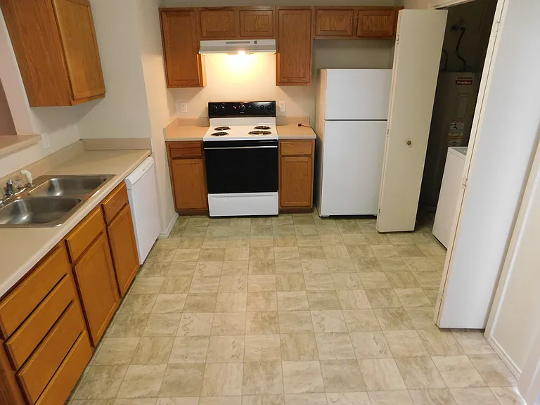 308 Creek St #D — Photo 6