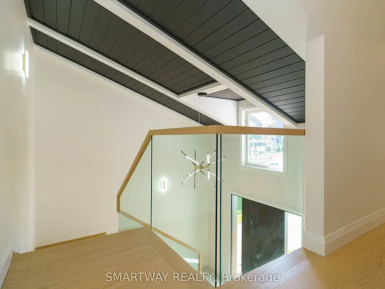 107 Campbell Cres — Photo 9