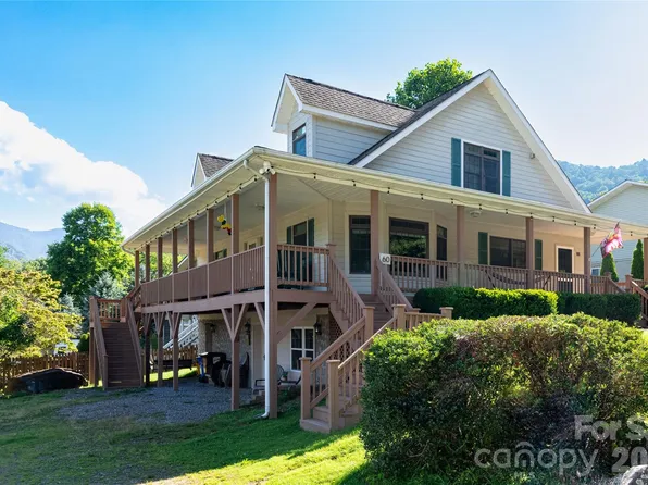 60 Rolling Ln, Maggie Valley, NC 28751