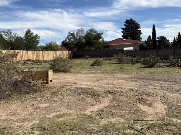 5204 Russell Dr NW, Albuquerque, NM 87114