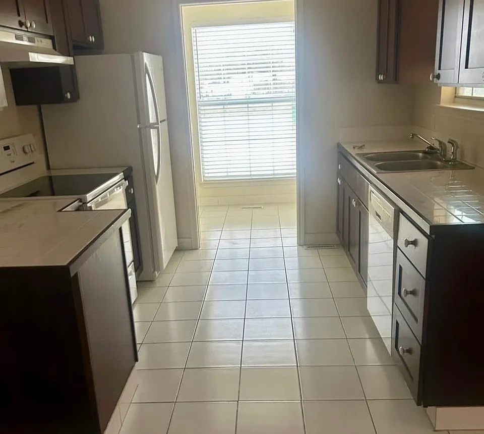 3 bed, $1,500 — Photo 3