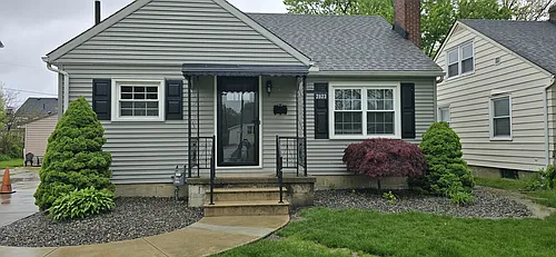 2823 Garfield Blvd Photo 1