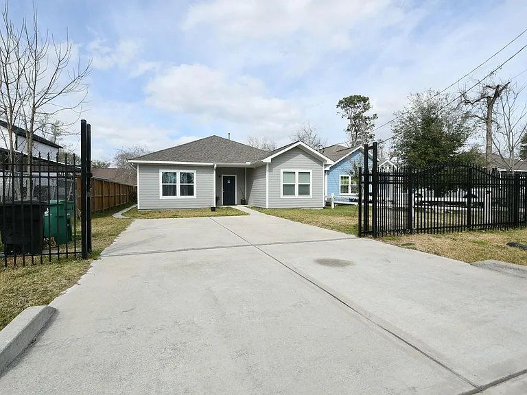 5817 Gaston St — Photo 5
