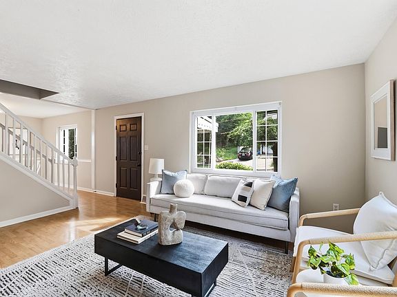 3rd image of 2202 Joyce Ave