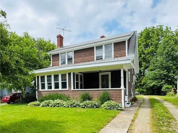 39 Chestnut St, Gowanda, NY 14070