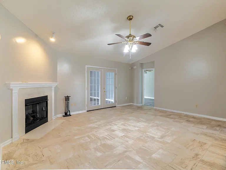 1736 Daytona Ln — Photo 5
