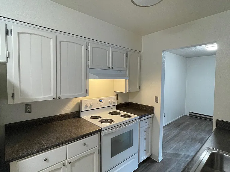 1004 E South St #6 — Photo 16