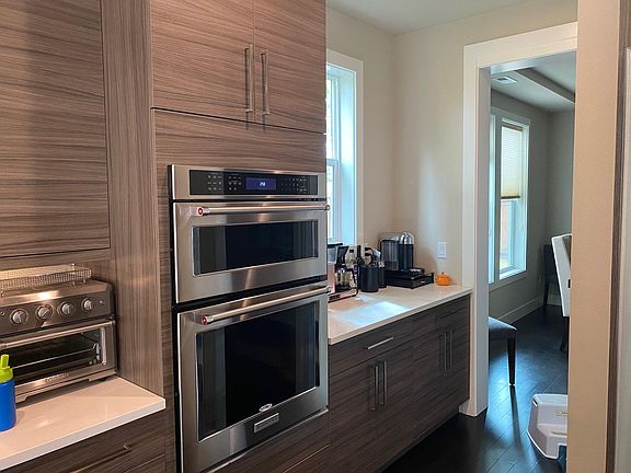 5th image of 510 233rd Ave NE