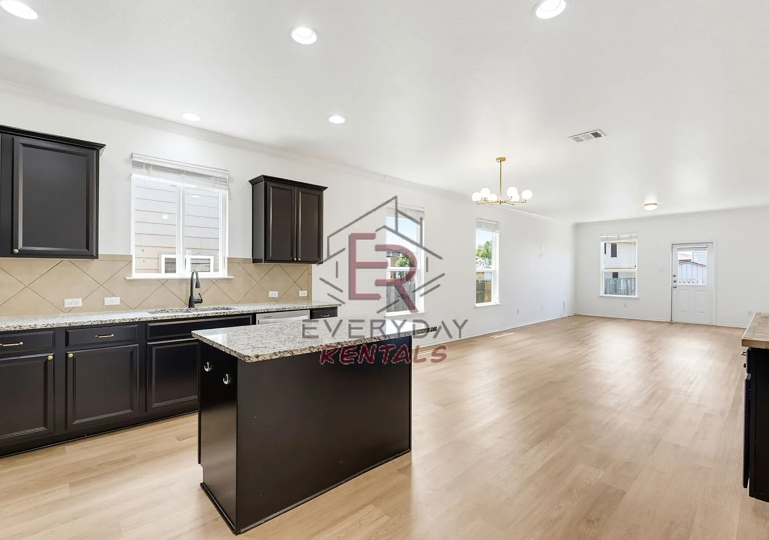 Cute home in Yowell Ranch — Photo 2