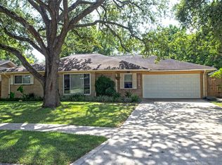 10814 Oasis Dr, Houston, TX 77096